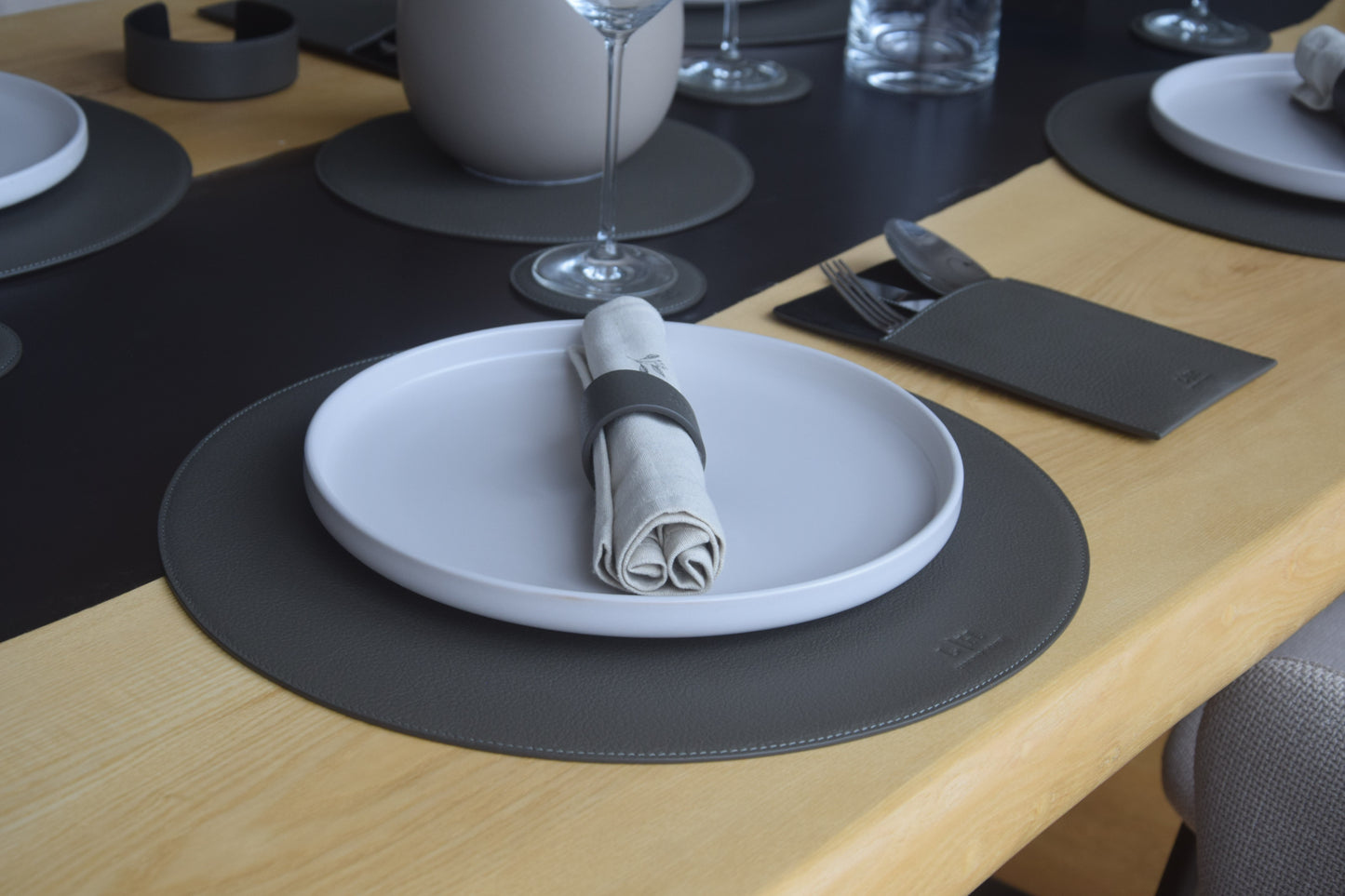 Platzset rund Ø 37 cm – stilvolles Tischset aus echtem Leder