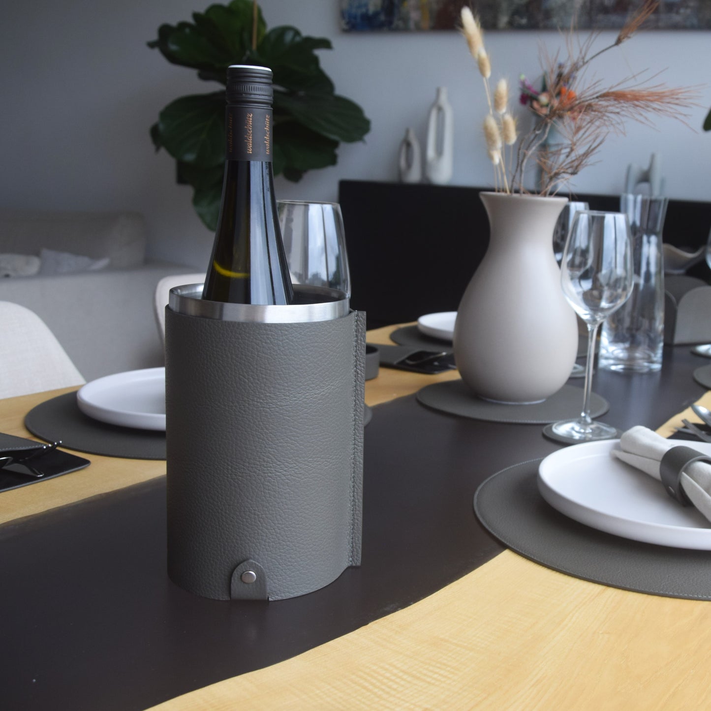 Weinkühler aus Leder mit Edelstahleinsatz – stilvolle Kühlung für Wein & Sekt