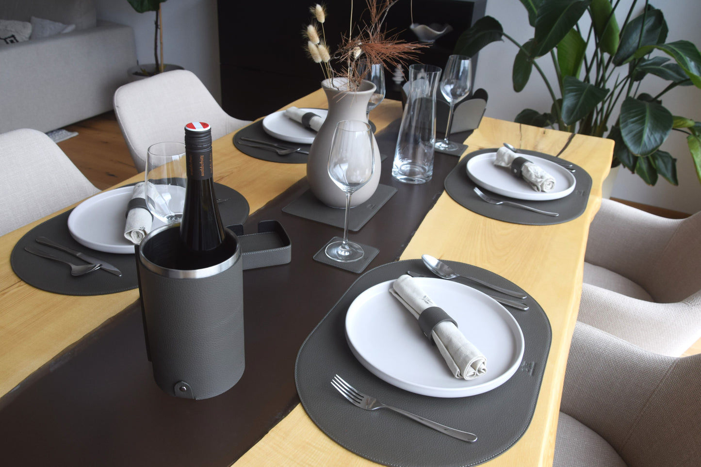 Weinkühler aus Leder mit Edelstahleinsatz – stilvolle Kühlung für Wein & Sekt