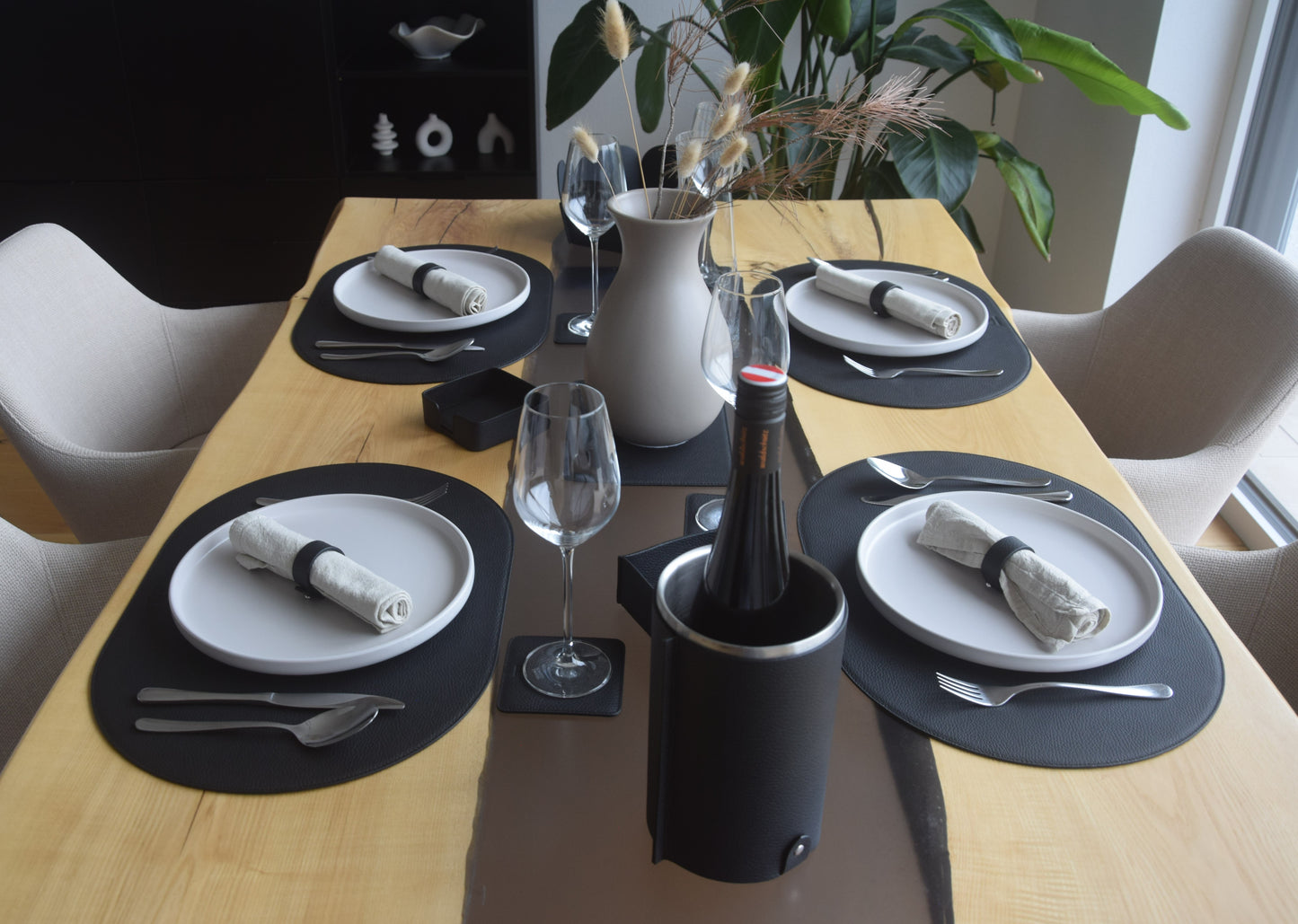 Weinkühler aus Leder mit Edelstahleinsatz – stilvolle Kühlung für Wein & Sekt