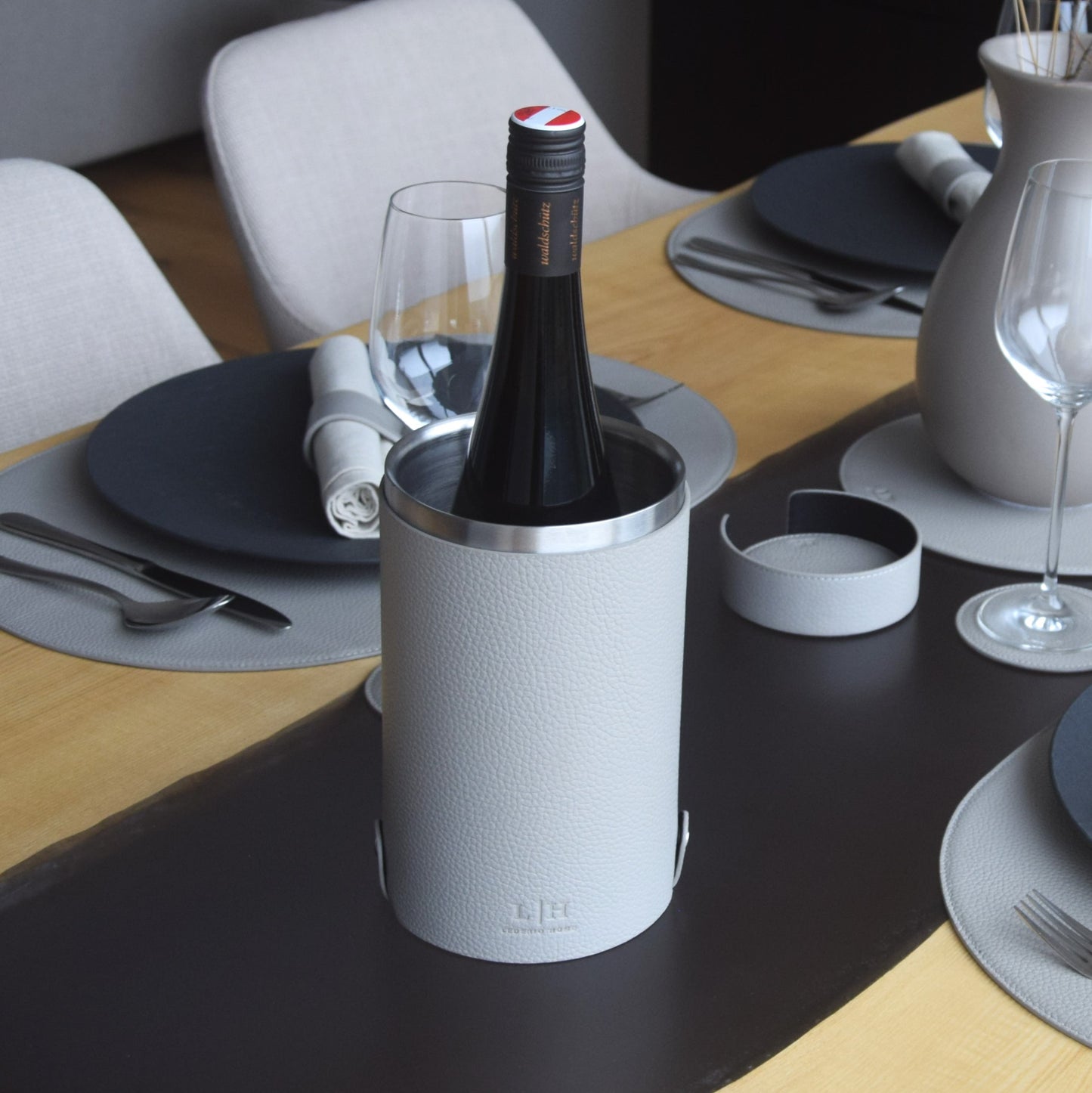 Weinkühler aus Leder mit Edelstahleinsatz – stilvolle Kühlung für Wein & Sekt