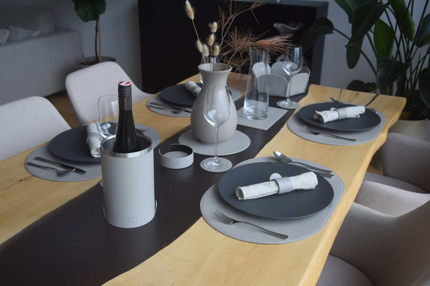 Weinkühler aus Leder mit Edelstahleinsatz – stilvolle Kühlung für Wein & Sekt