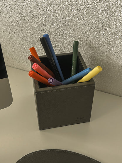 Leder-Stiftehalter – stilvolle Ordnung