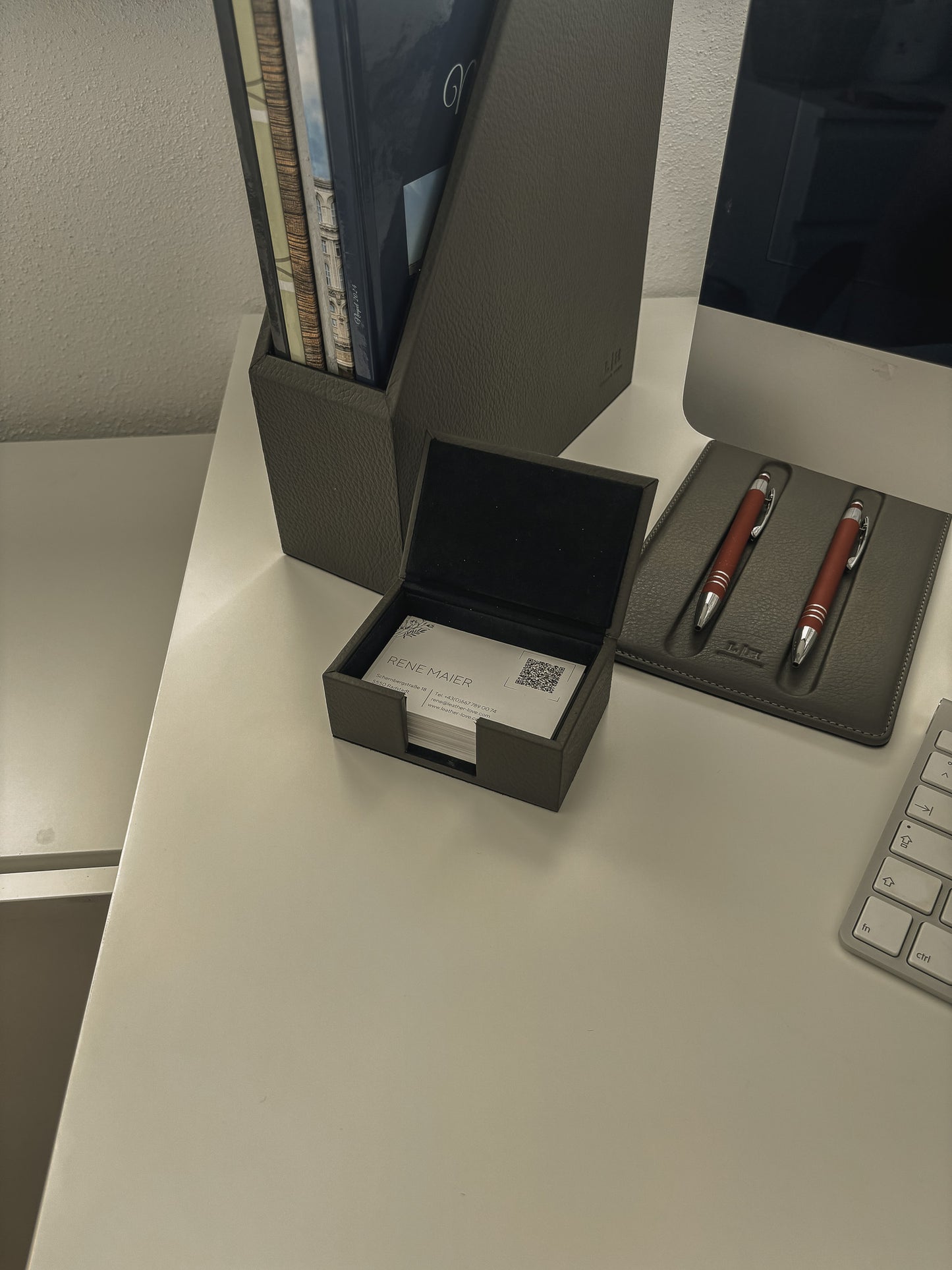 Leder-Visitenkartenbox – stilvoll & funktional