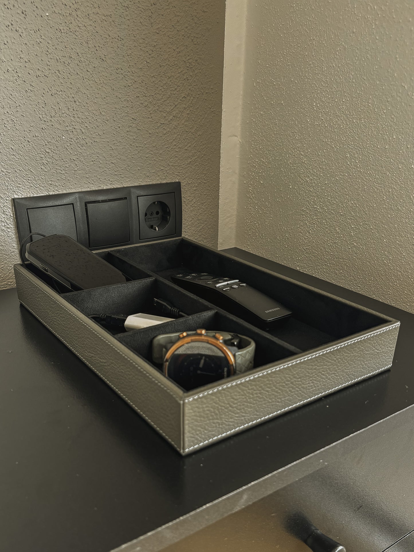 Leder-Schatulle mit Unterteilungen – offen & vielseitig