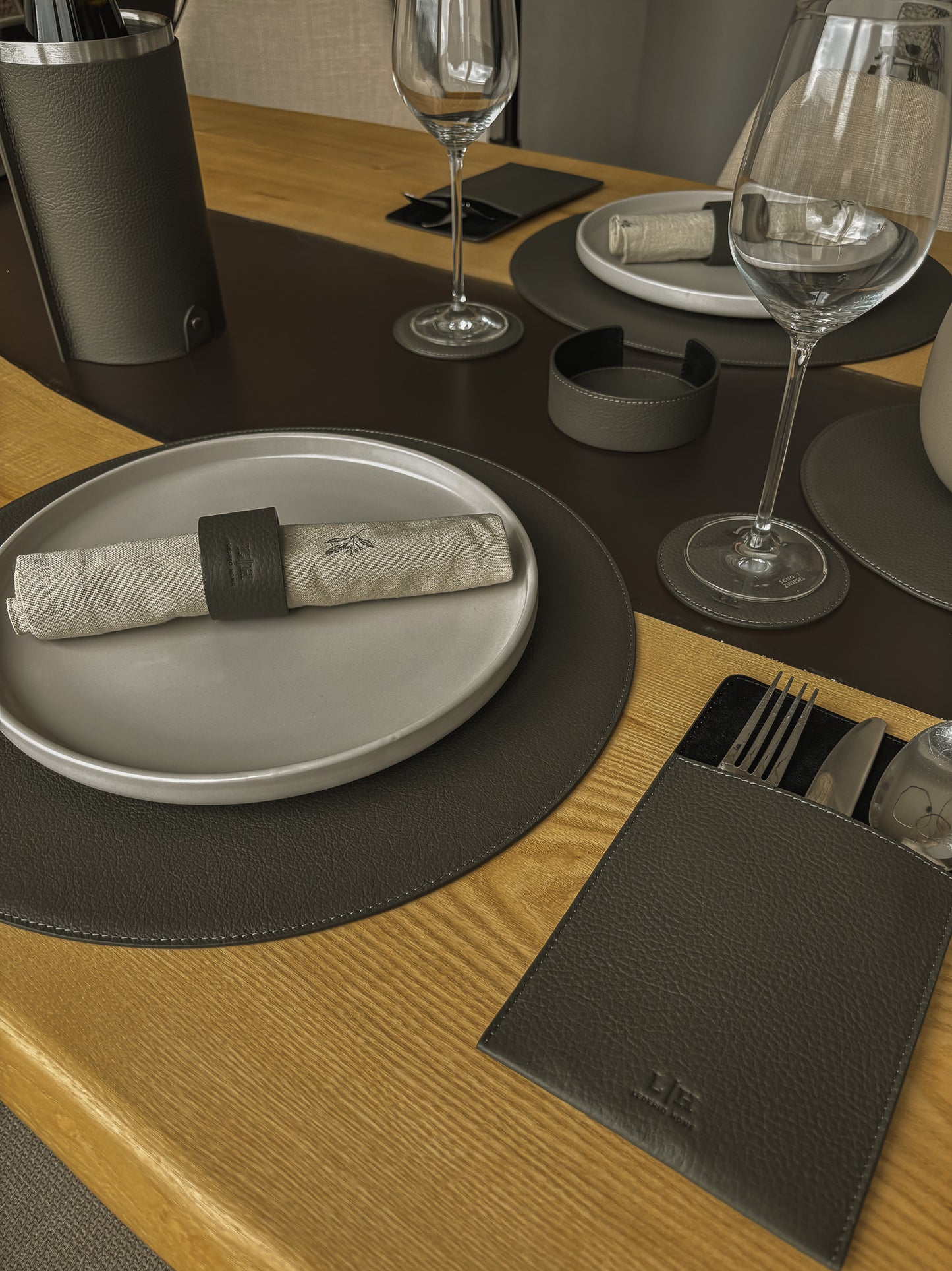 Runde Glasuntersetzer aus Leder – 6er-Set mit Halter