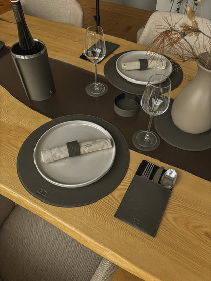 Leder-Bestecktasche – schlicht, elegant & funktional