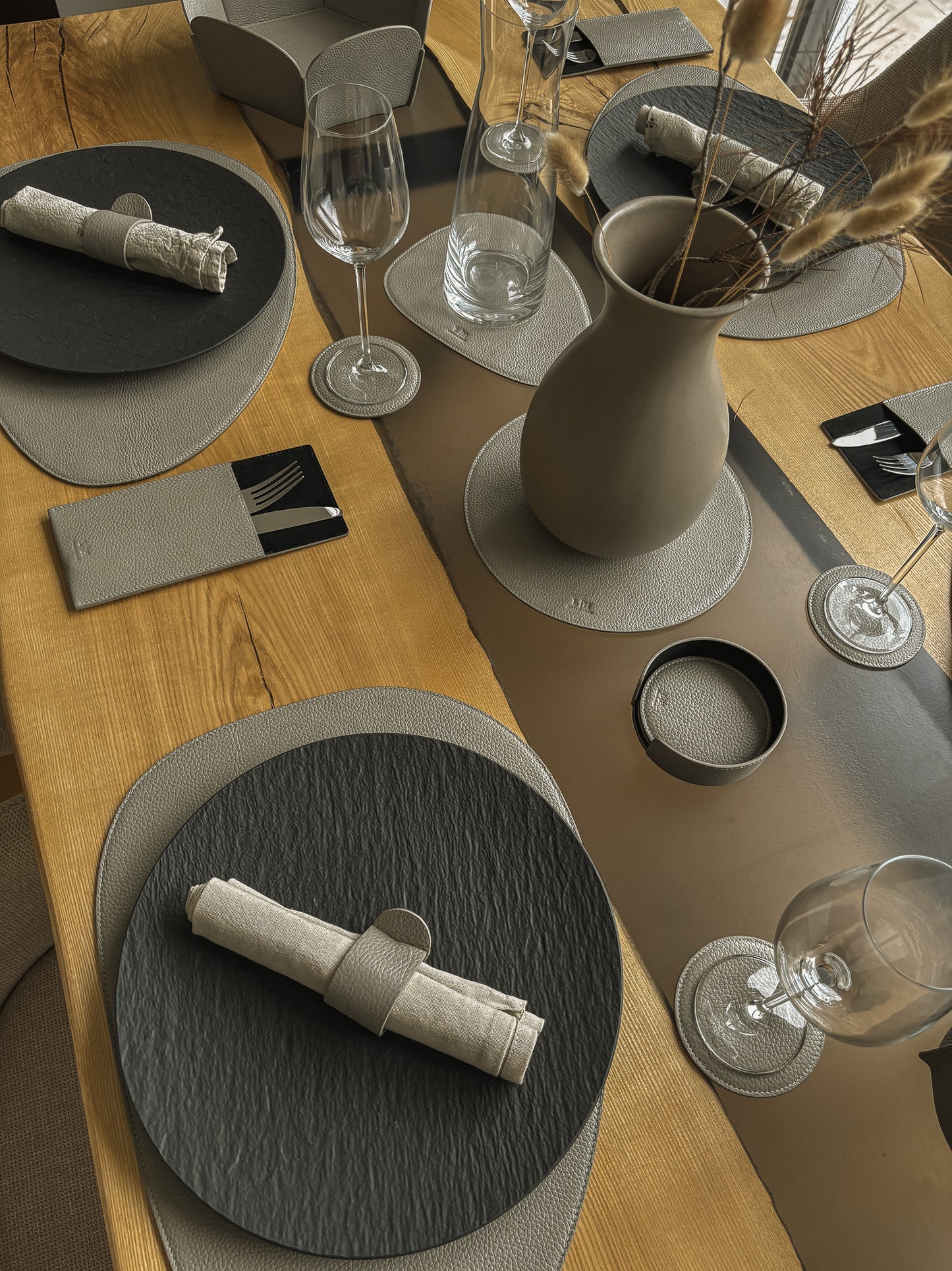 Runde Glasuntersetzer aus Leder – 6er-Set mit Halter