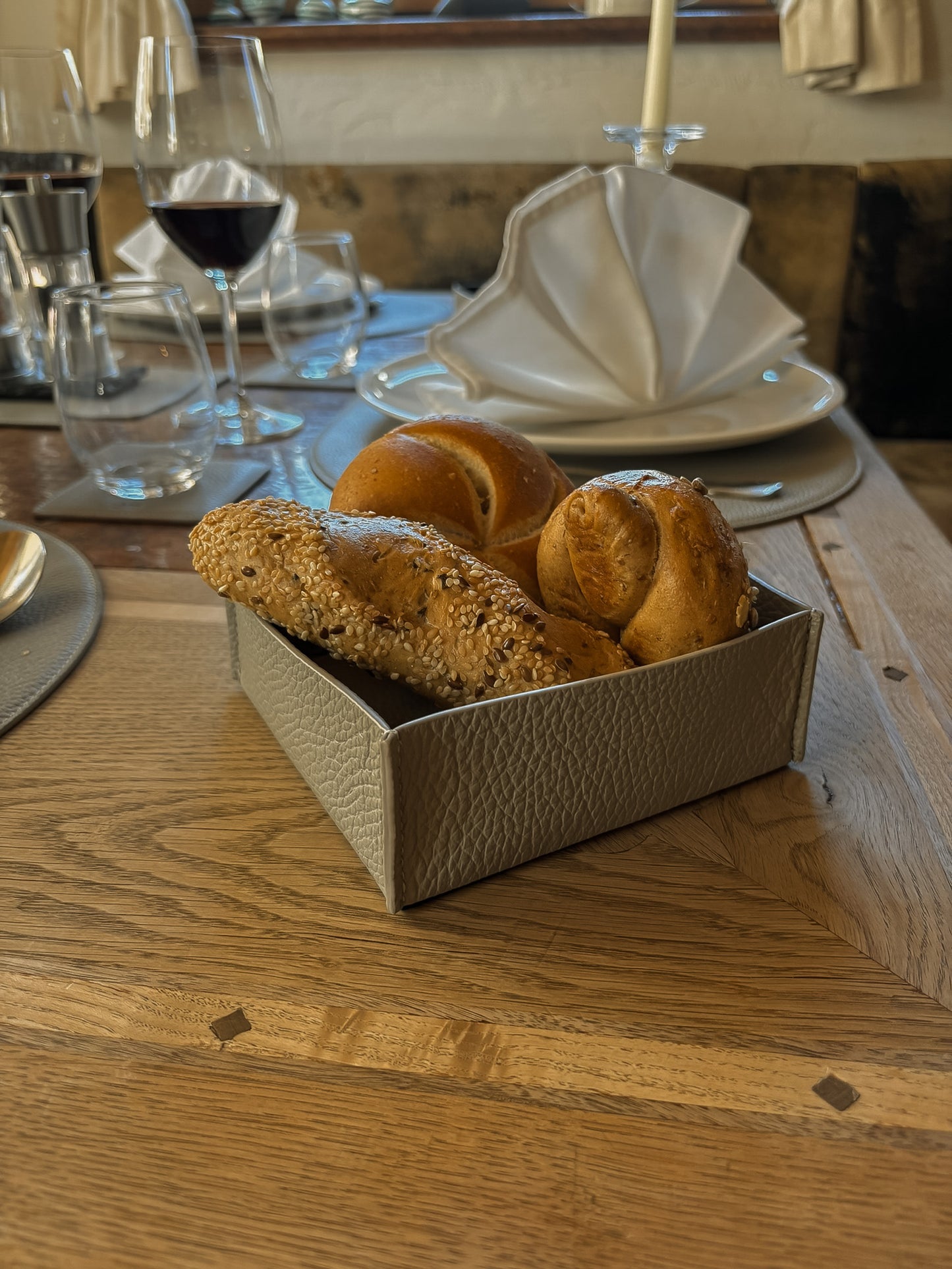 Kleiner Brotkorb & Obstkorb aus Leder – stilvoll und pflegeleicht – 14 × 14 cm