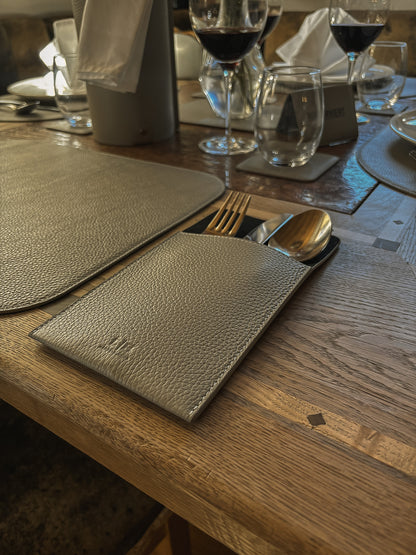 Leder-Bestecktasche – schlicht, elegant & funktional
