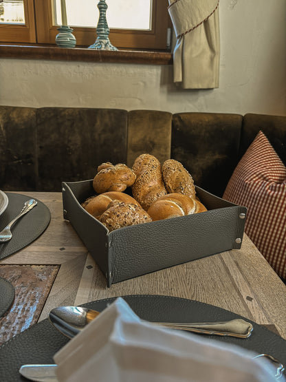 Brotkorb & Obstkorb aus Leder – stilvolle Aufbewahrung mit Charakter – 20 × 20 cm