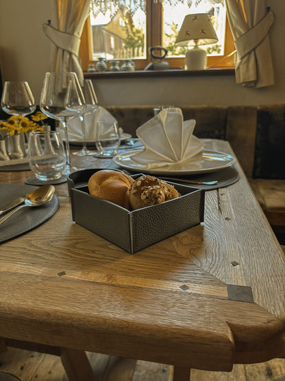 Kleiner Brotkorb & Obstkorb aus Leder – stilvoll und pflegeleicht – 14 × 14 cm