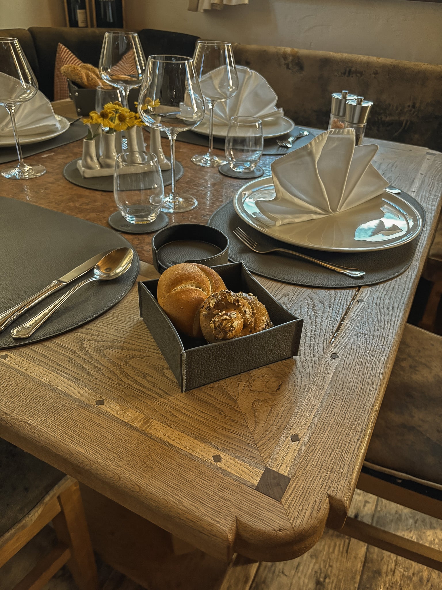 Kleiner Brotkorb & Obstkorb aus Leder – stilvoll und pflegeleicht – 14 × 14 cm