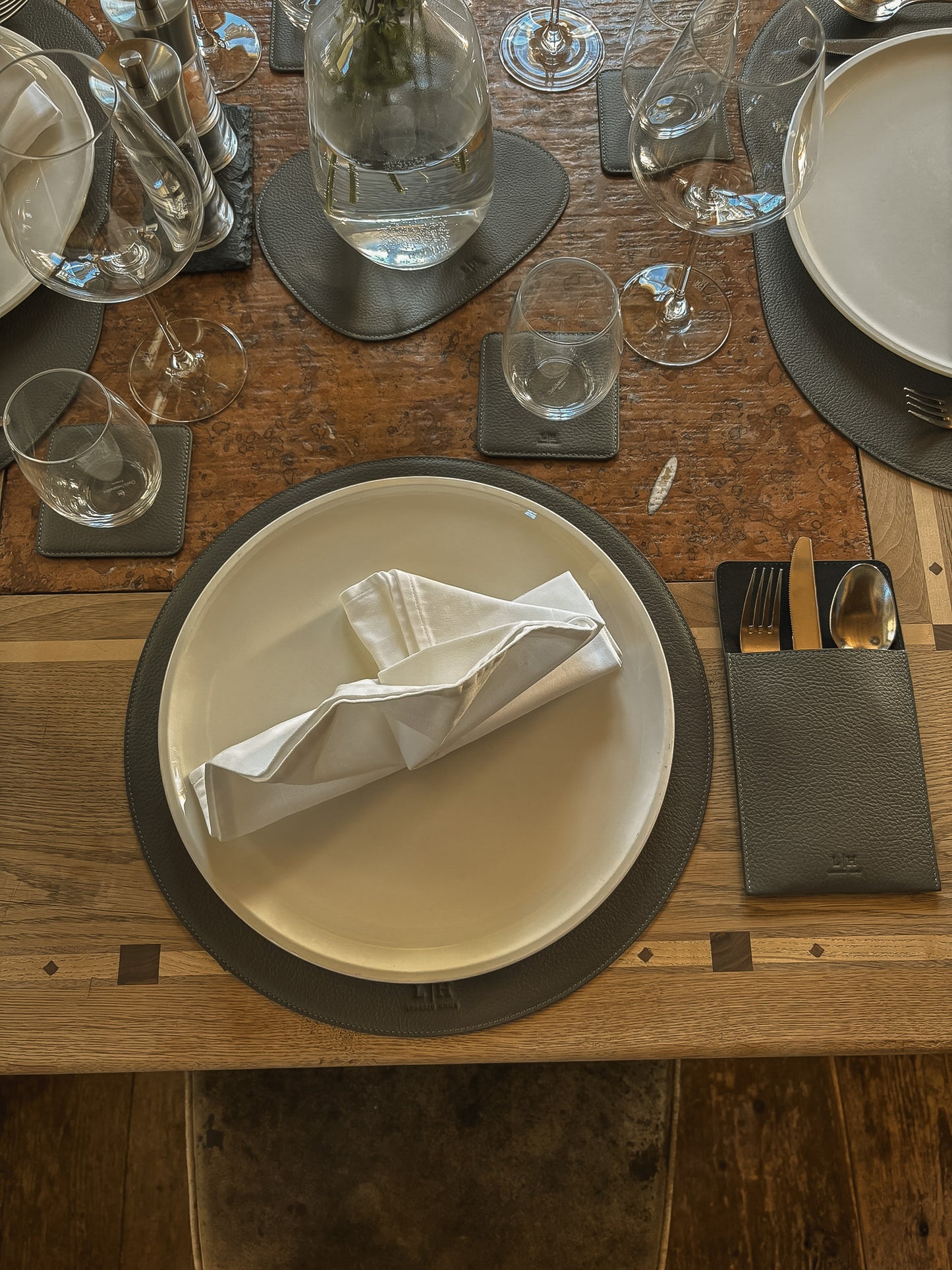 Platzset rund Ø 37 cm – stilvolles Tischset aus echtem Leder