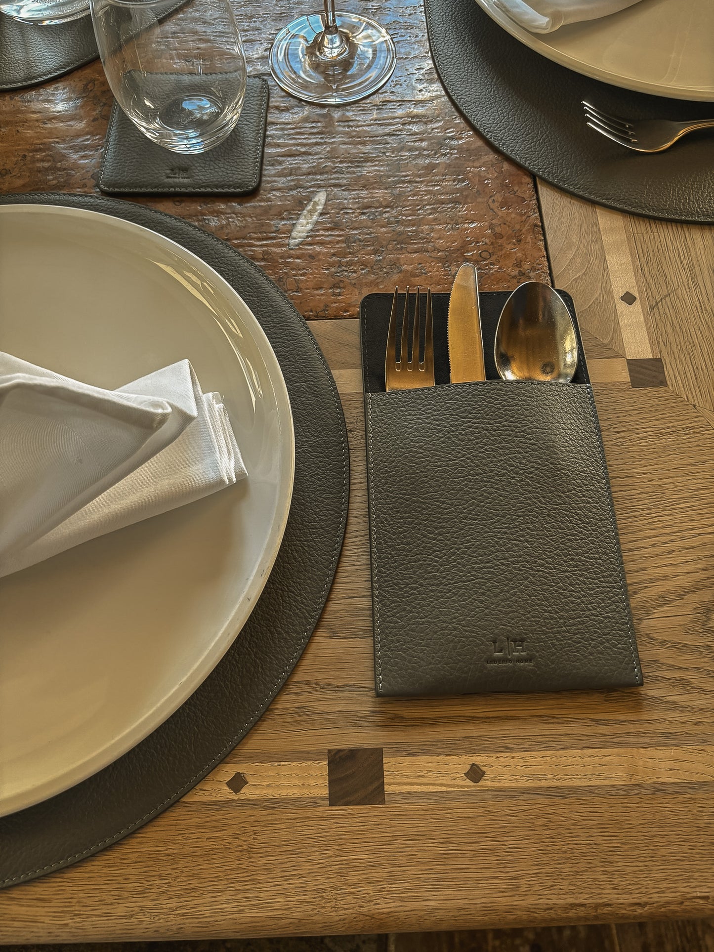 Leder-Bestecktasche – schlicht, elegant & funktional