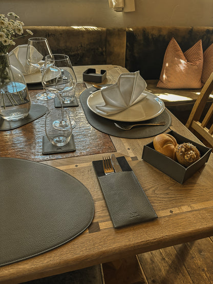 Schmale Bestecktasche mit Mikrofaserfutter – 22 × 10 cm