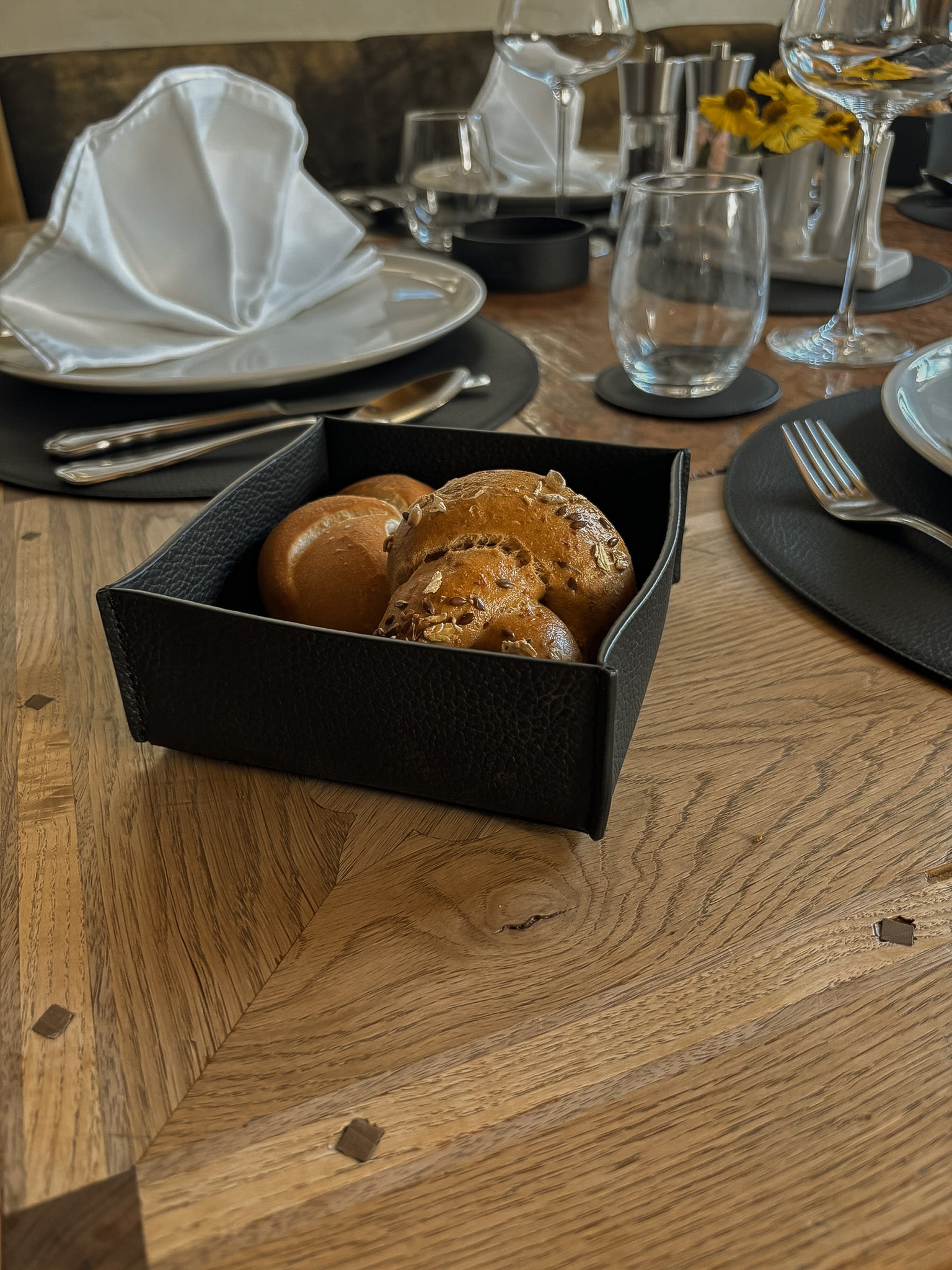 Kleiner Brotkorb & Obstkorb aus Leder – stilvoll und pflegeleicht – 14 × 14 cm