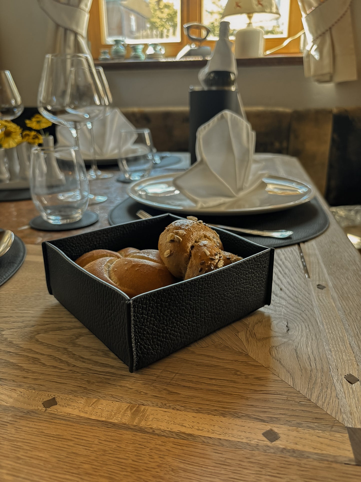 Kleiner Brotkorb & Obstkorb aus Leder – stilvoll und pflegeleicht – 14 × 14 cm