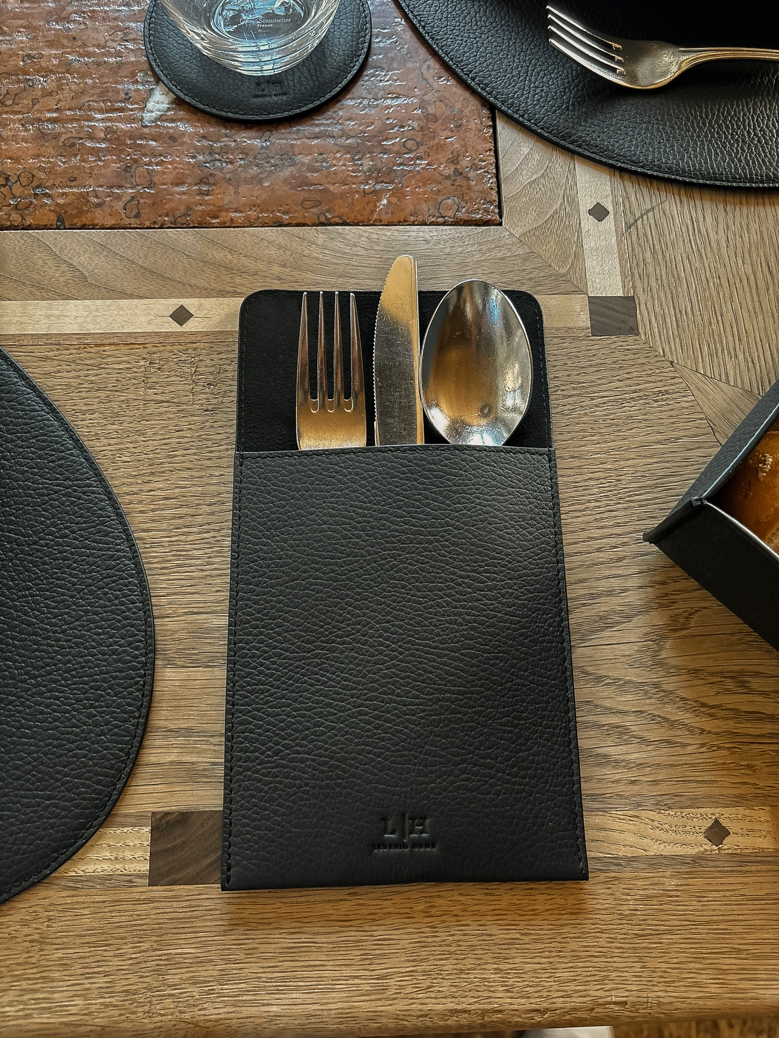 Leder-Bestecktasche – schlicht, elegant & funktional