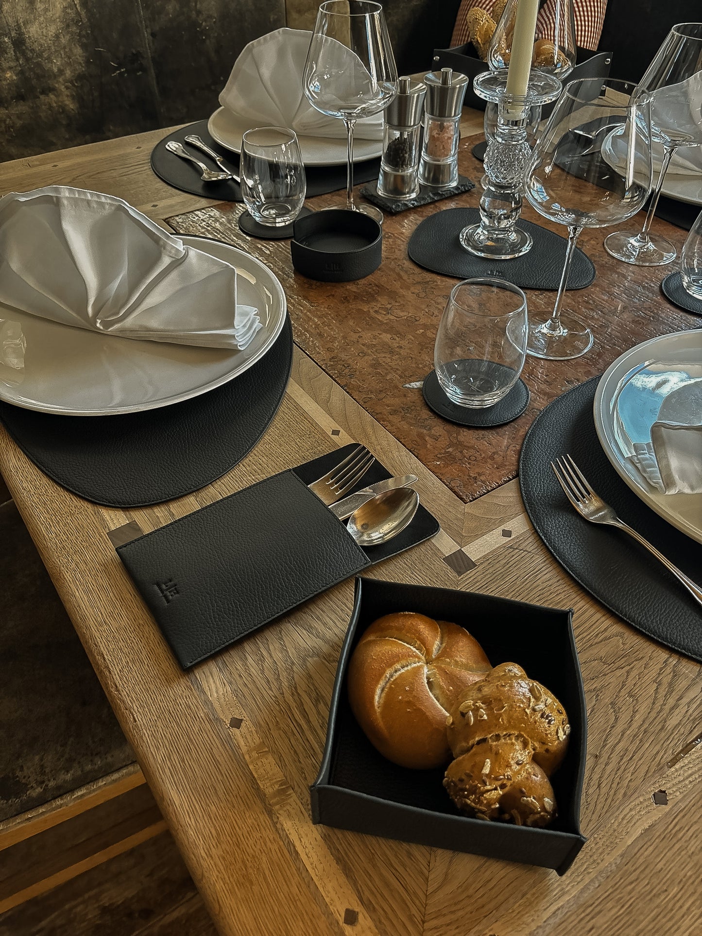 Leder-Bestecktasche – schlicht, elegant & funktional