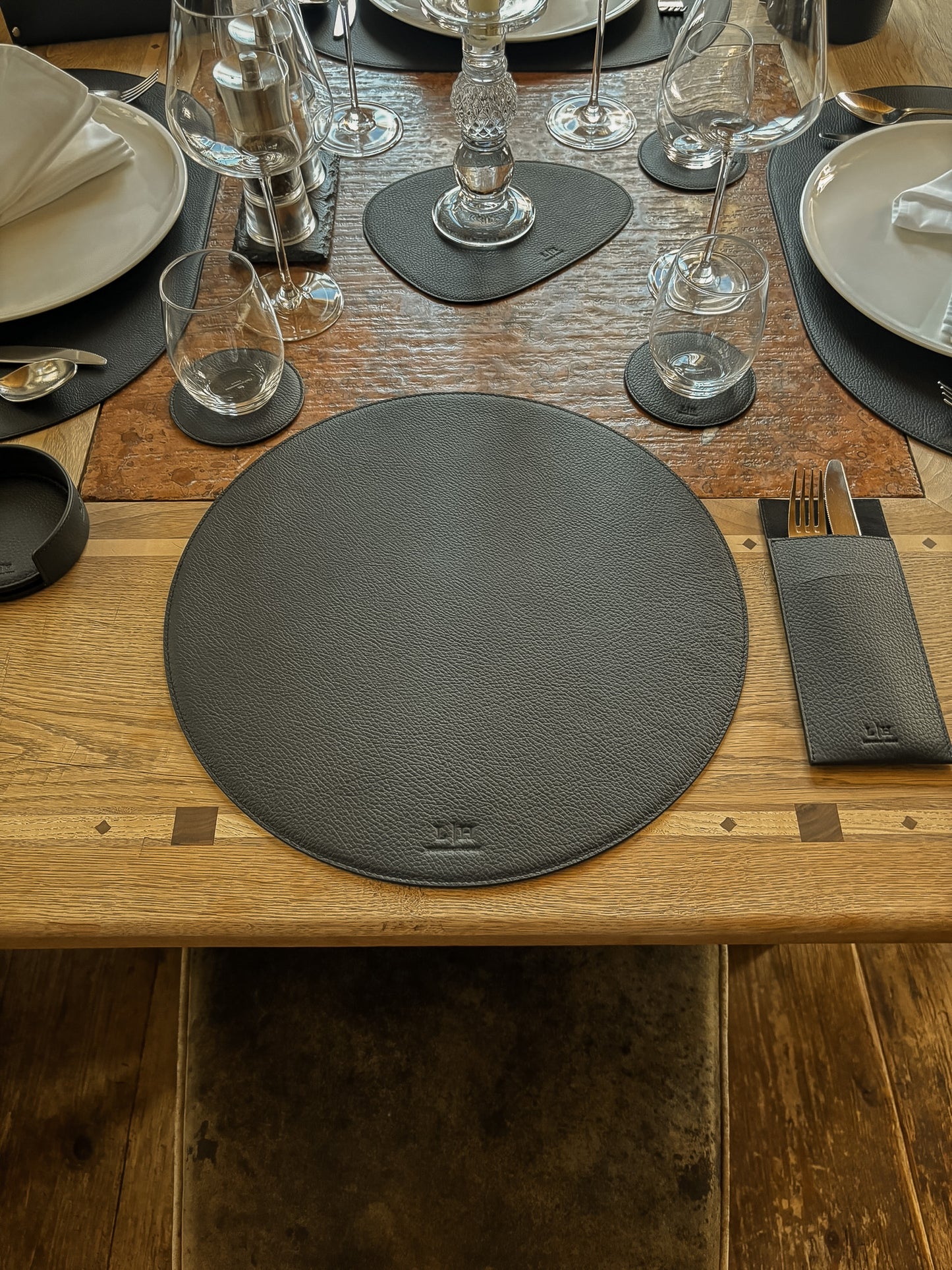 Platzset rund Ø 37 cm – stilvolles Tischset aus echtem Leder