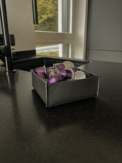 Kleiner Aufbewahrungskorb aus Leder – stilvolle Ablage für Schlüssel, Deko & Co. – 14 × 14 cm