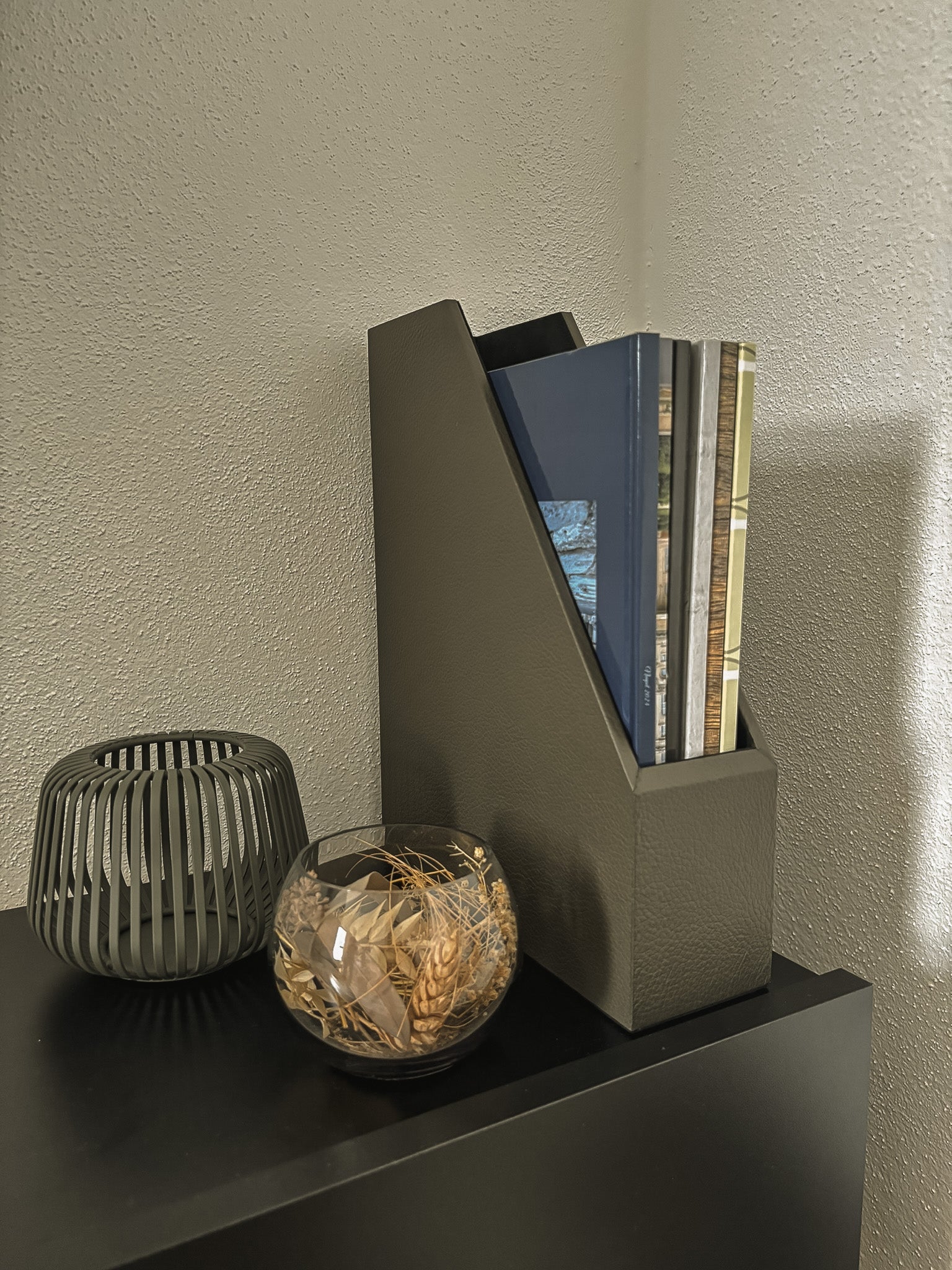 Leder-Stehsammler für Zeitschriften & Unterlagen