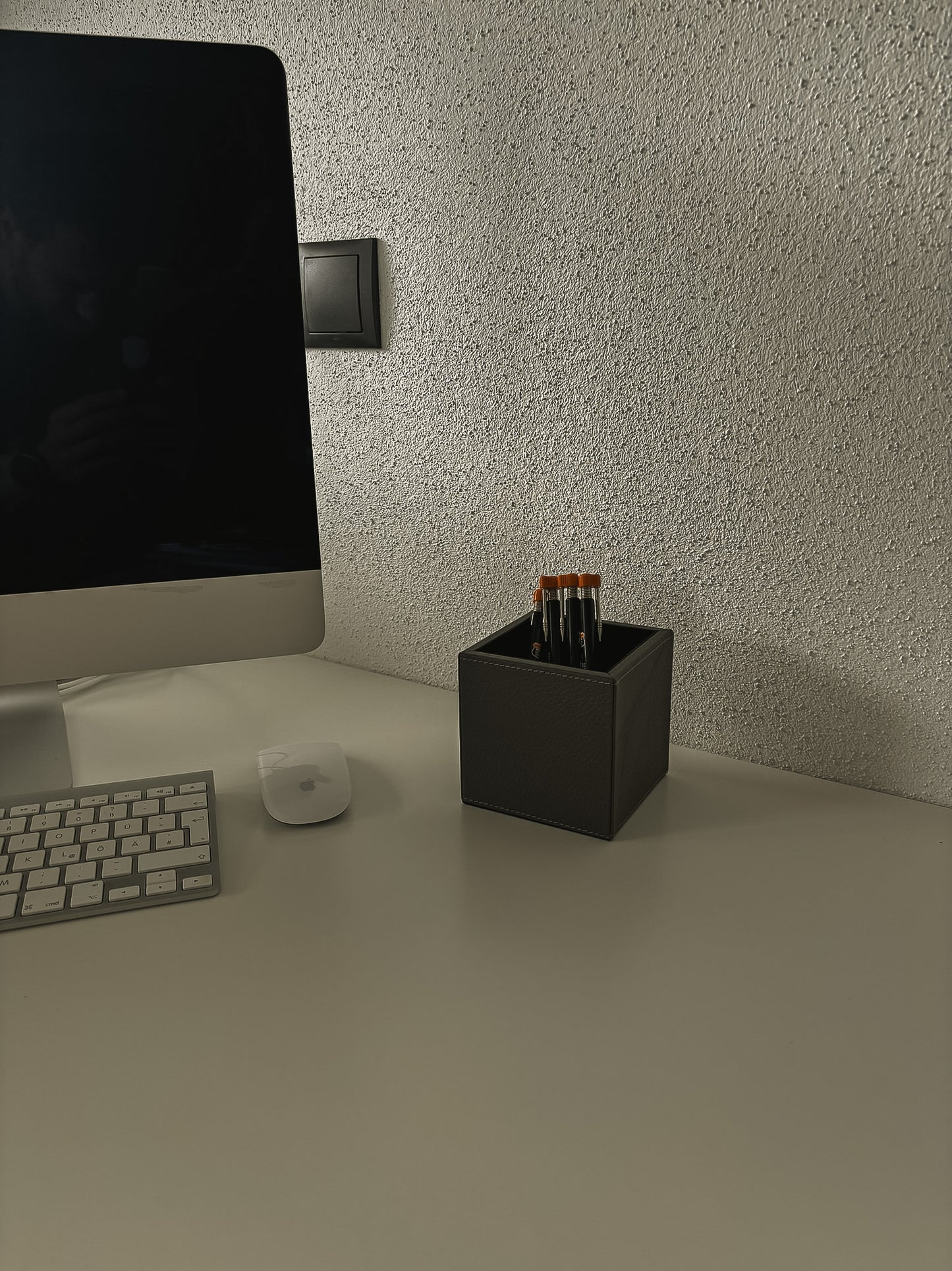 Leder-Stiftehalter – stilvolle Ordnung