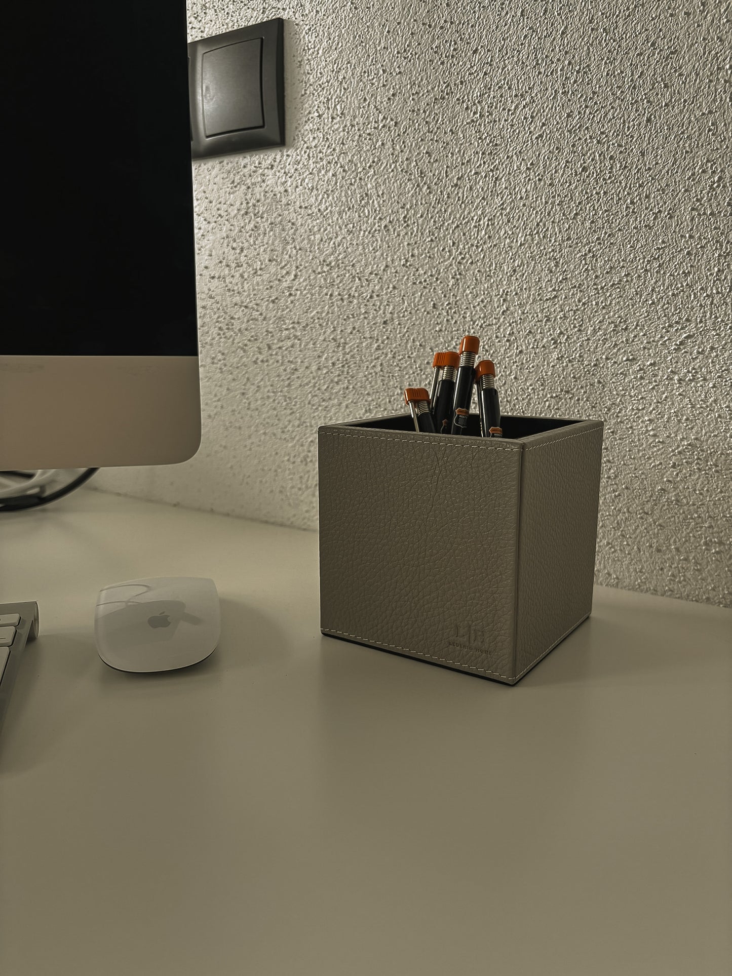 Leder-Stiftehalter – stilvolle Ordnung