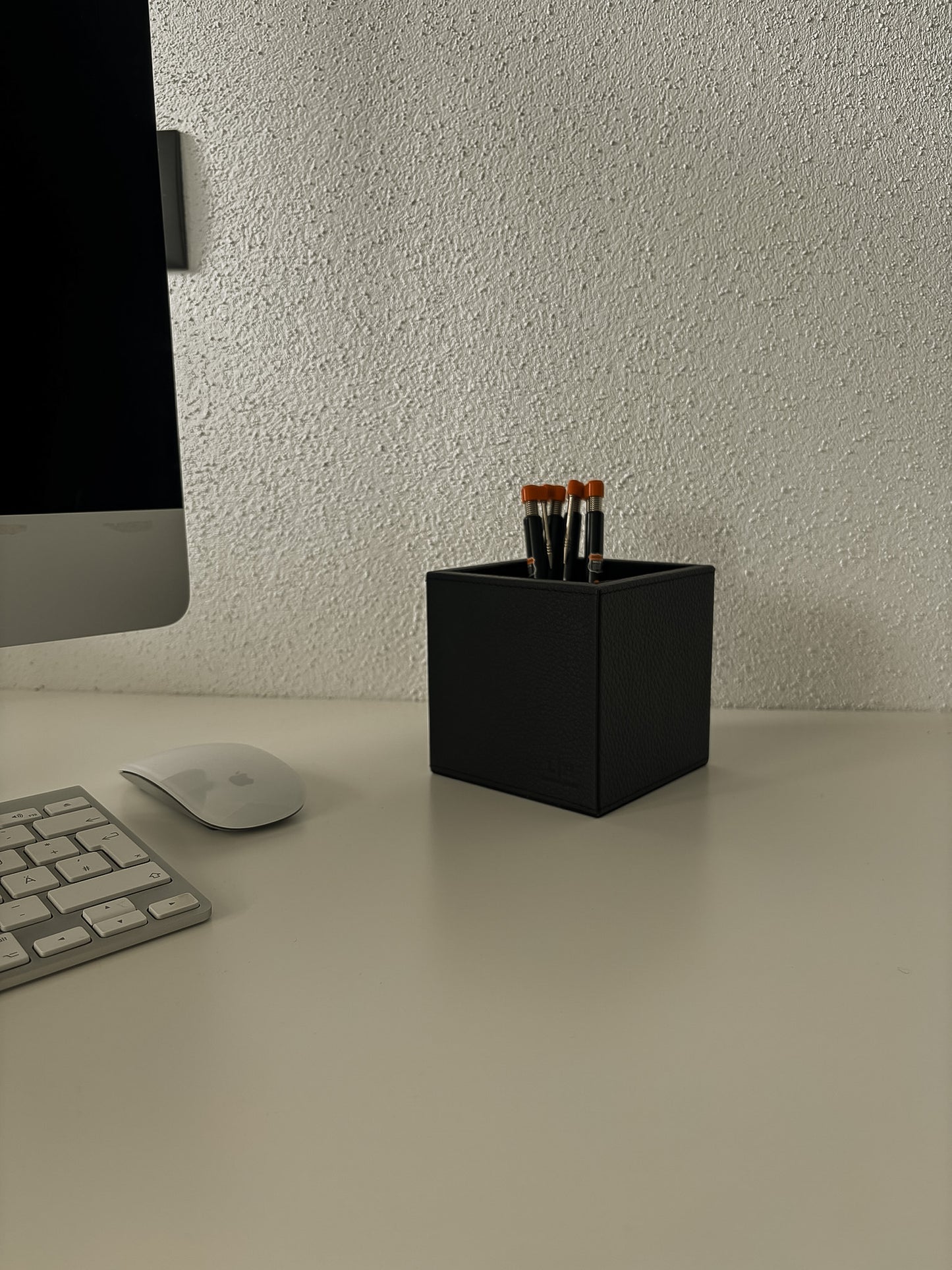 Leder-Stiftehalter – stilvolle Ordnung