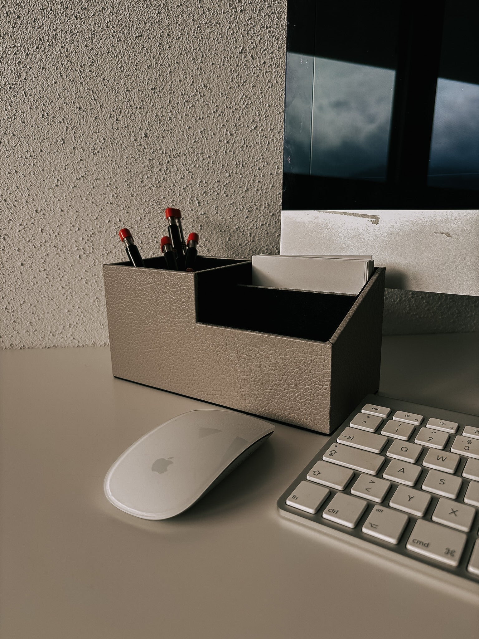 Schreibtischorganizer aus Leder – mit Innenfächern, 10,5 × 9 × 9 cm