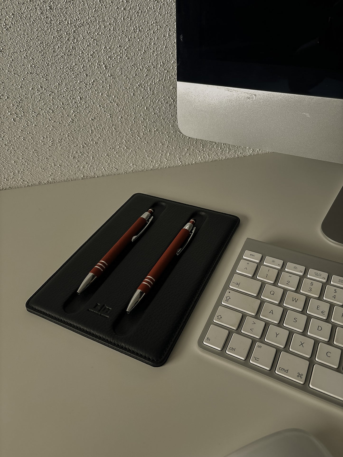Leder-Stiftablage – stilvoller Platz für deine Lieblingsstifte