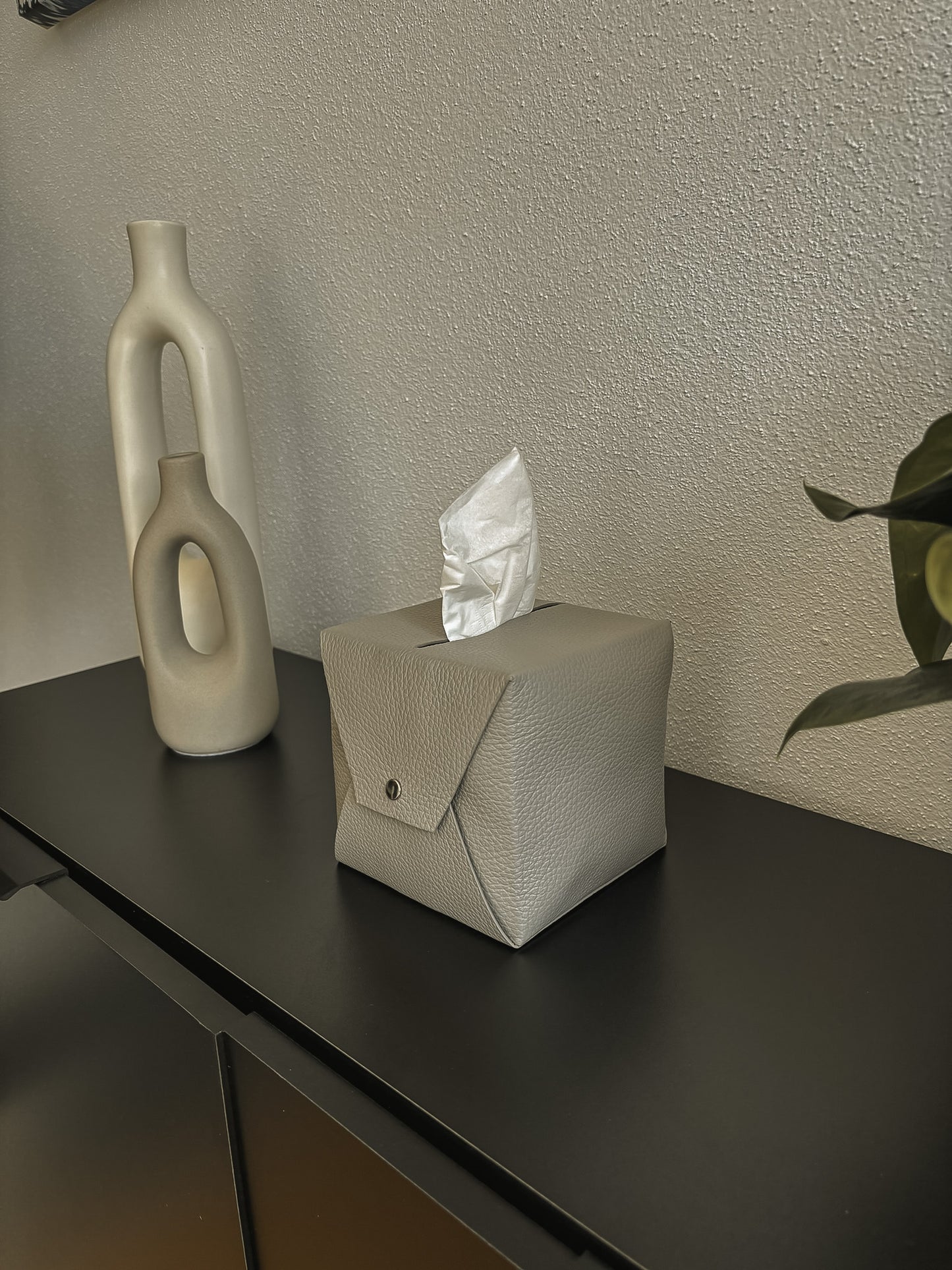 Lederhülle für Taschentuchbox – quadratisch & stilvoll