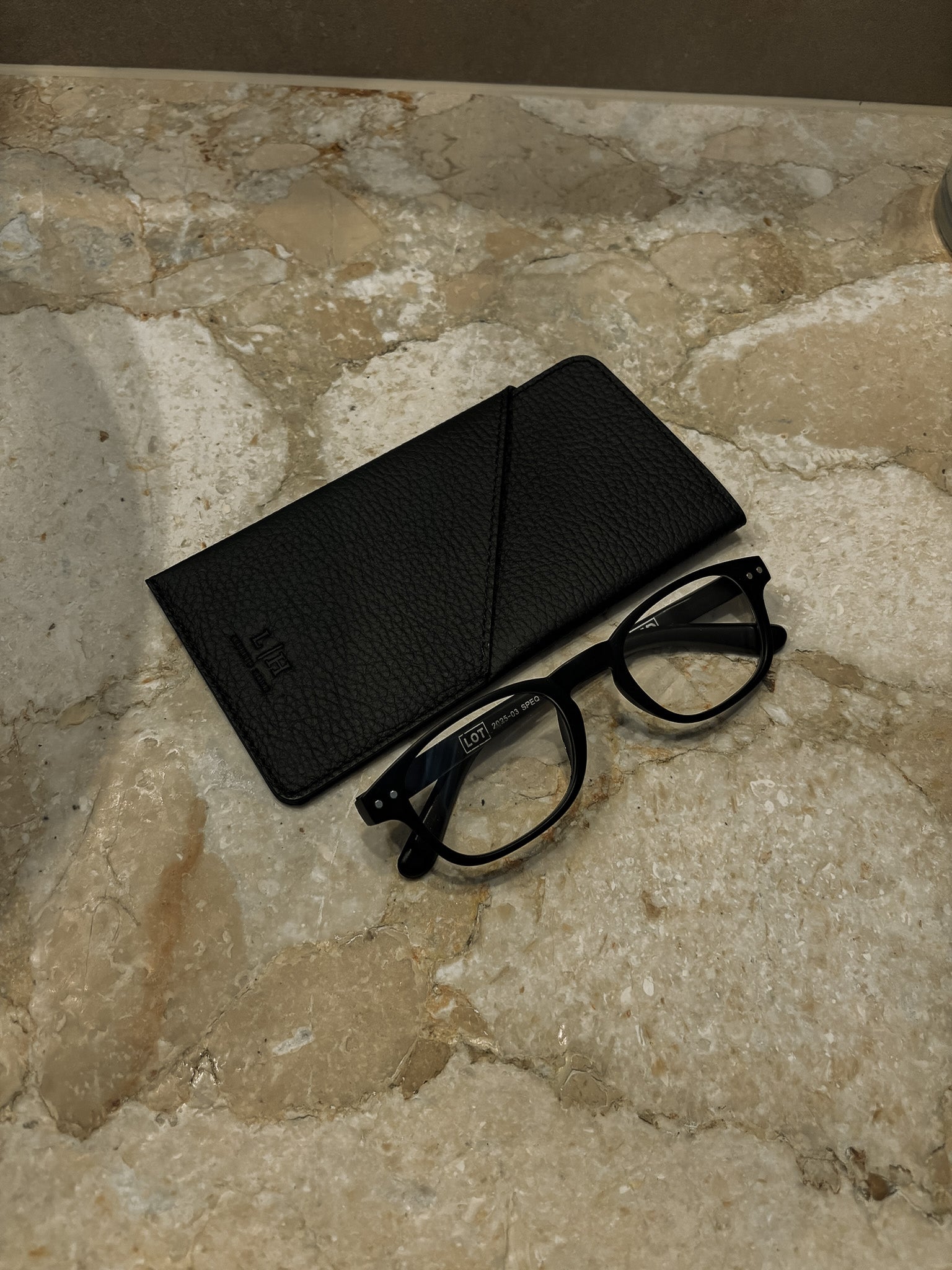 Leder-Brillenetui mit Fach – stilvoll & durchdacht