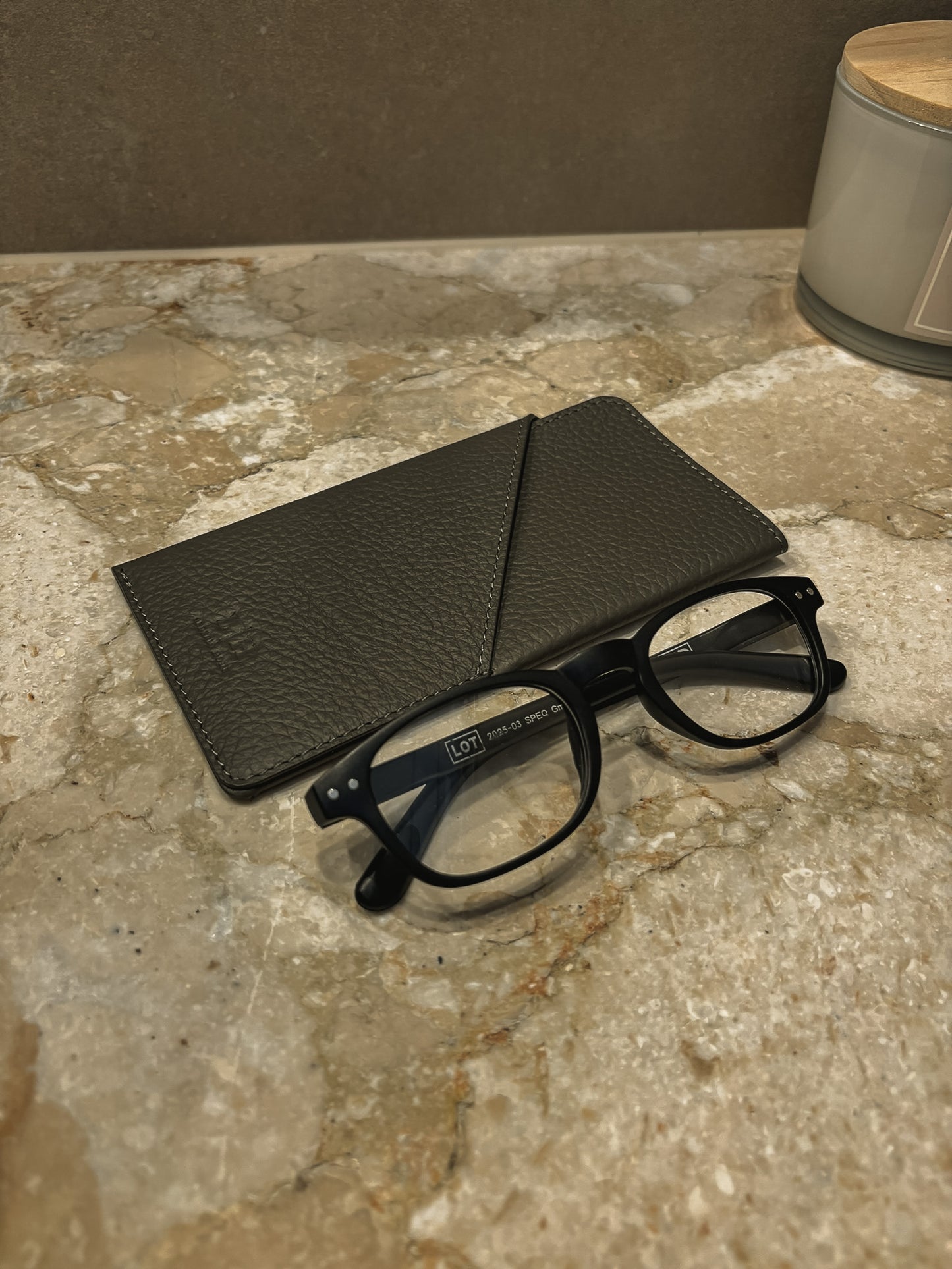 Leder-Brillenetui mit Fach – stilvoll & durchdacht