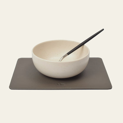 Kleines Platzset aus Leder, Rechteckig – Kompakte Tischunterlage für Alltag & Service – 25 × 18 cm