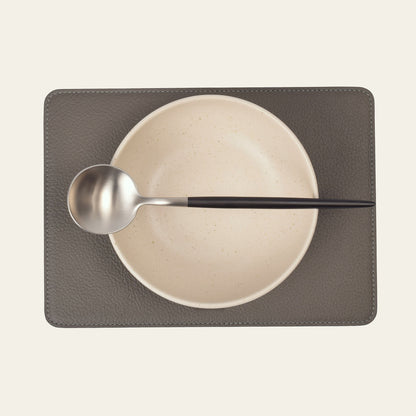 Kleines Platzset aus Leder, Rechteckig – Kompakte Tischunterlage für Alltag & Service – 25 × 18 cm