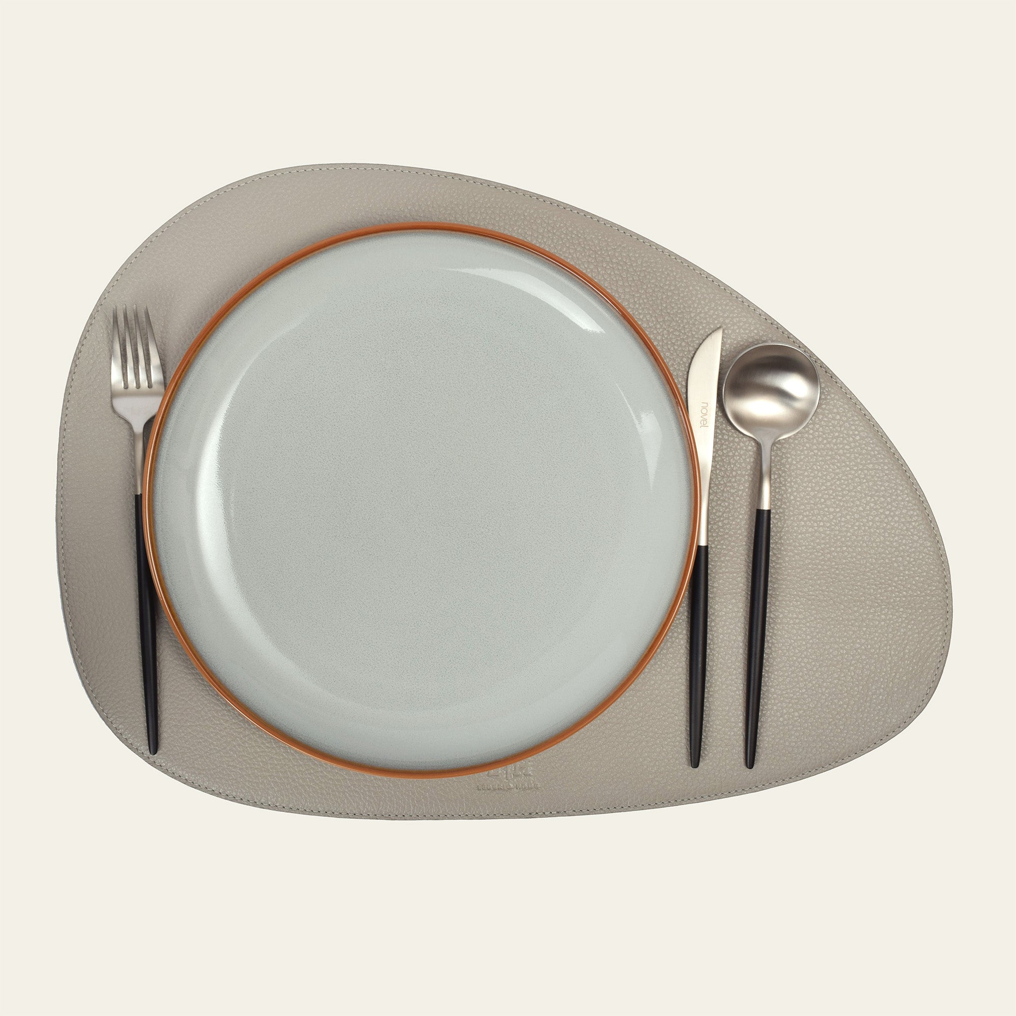 Platzset Asymmetrisch – Modern & Außergewöhnlich