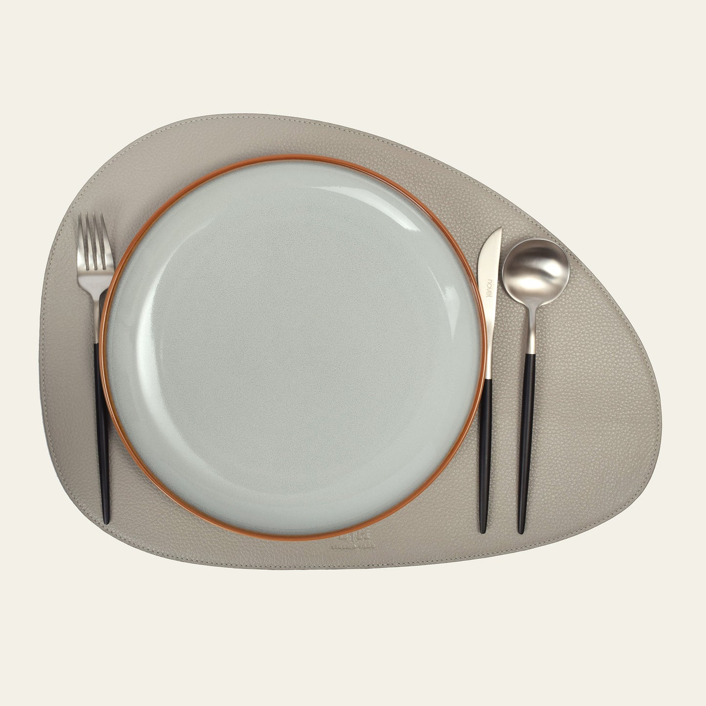 Platzset Asymmetrisch – Modern & Außergewöhnlich
