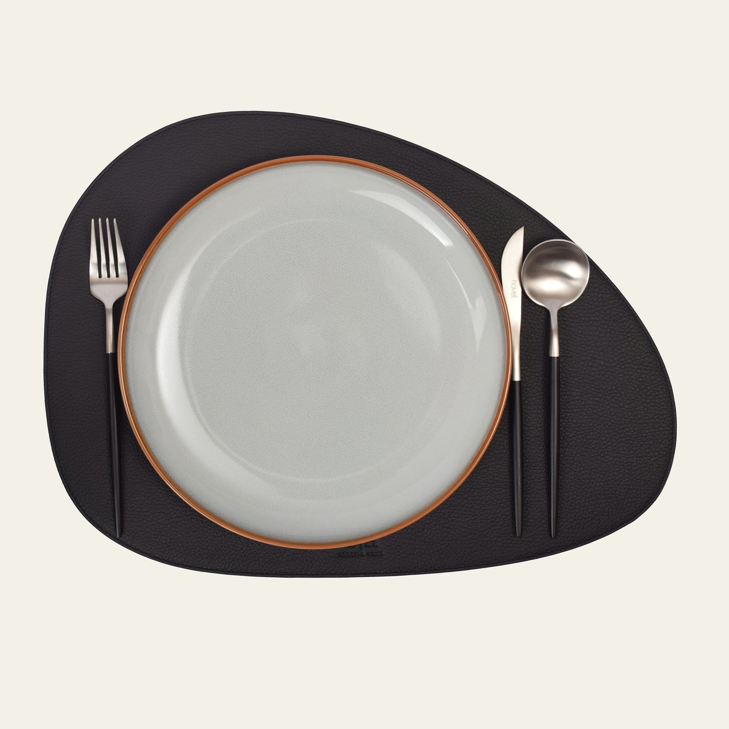 Platzset Asymmetrisch – Modern & Außergewöhnlich
