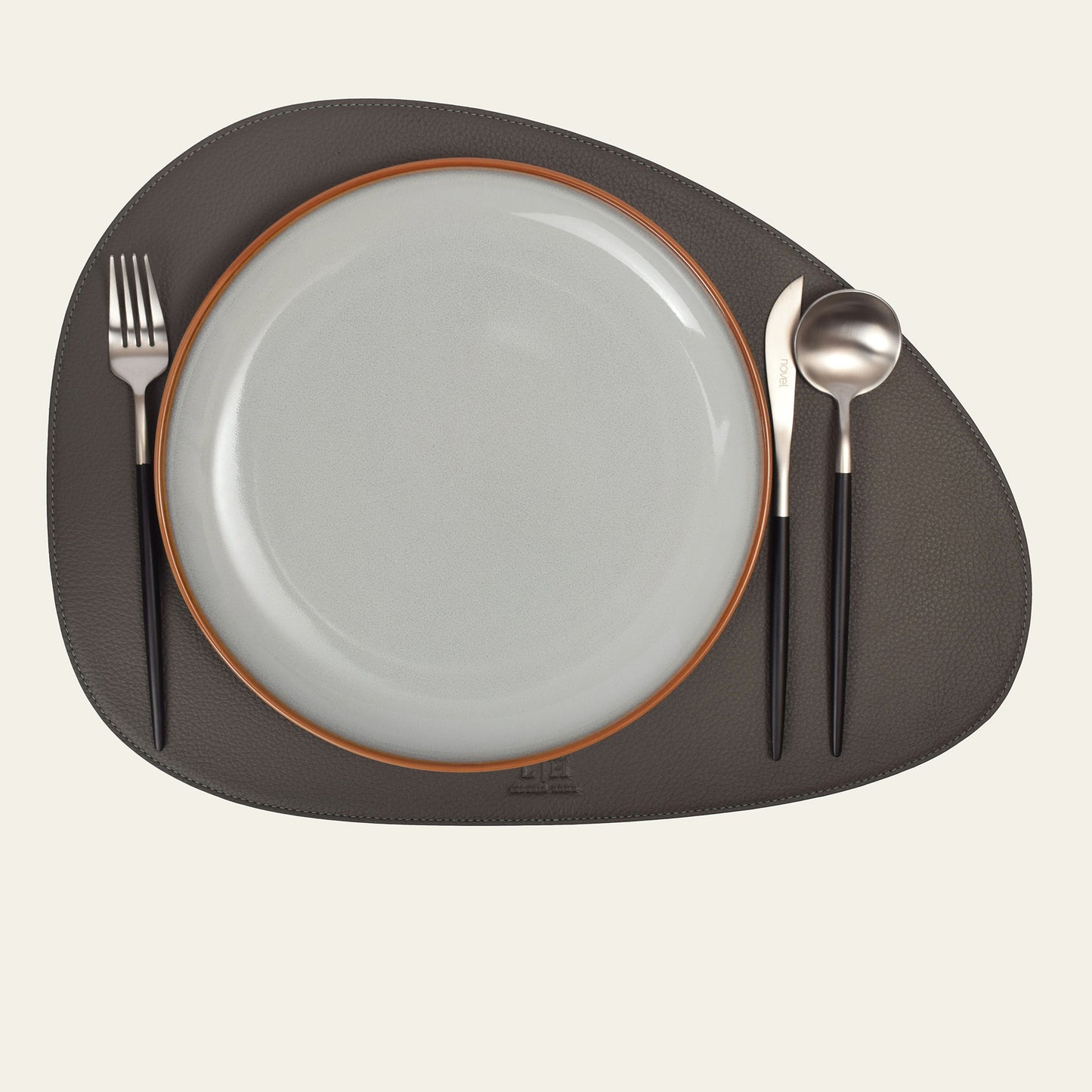 Platzset Asymmetrisch – Modern & Außergewöhnlich