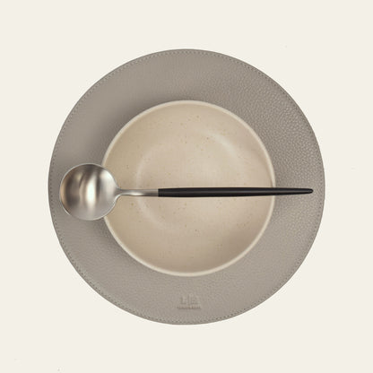 Kleines Platzset aus Leder, rund – kompakte Unterlage mit weicher Form – Ø 25 cm