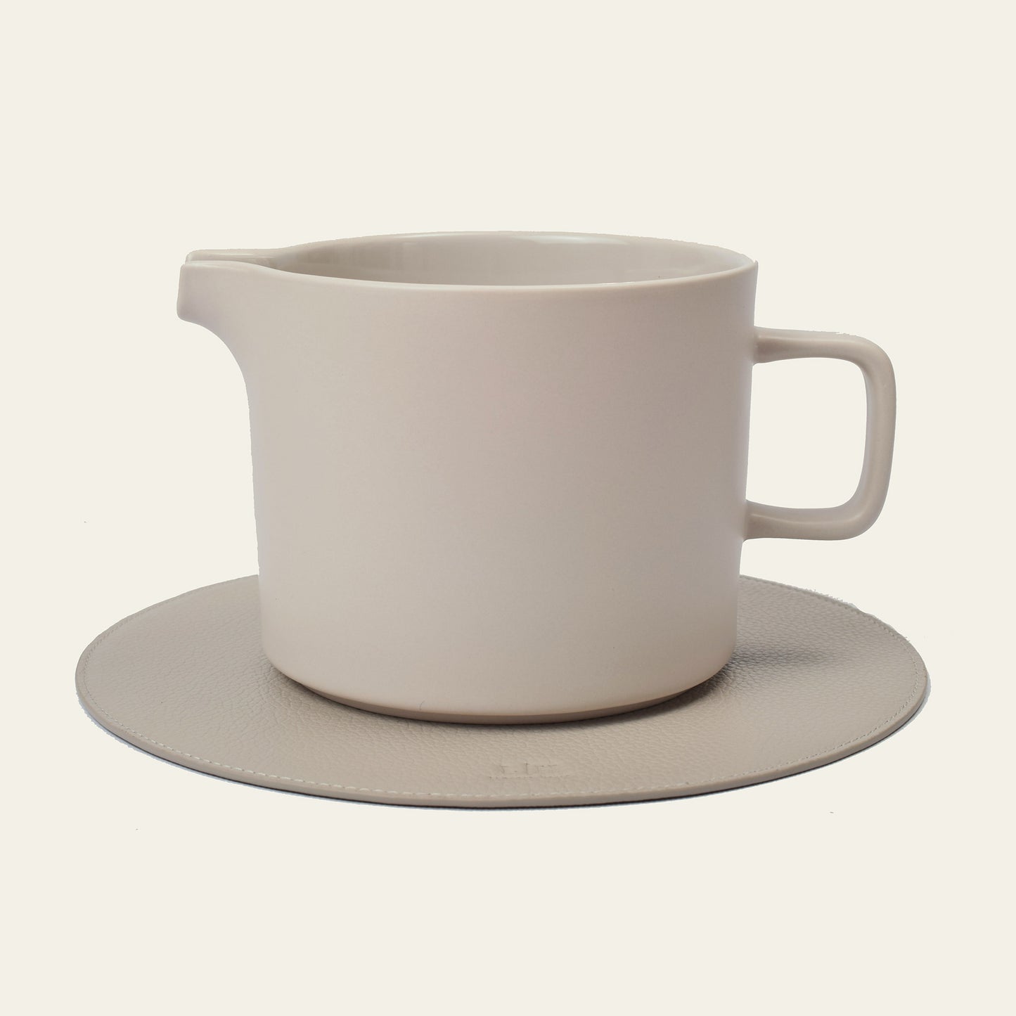 Kleines Platzset aus Leder, rund – kompakte Unterlage mit weicher Form – Ø 25 cm