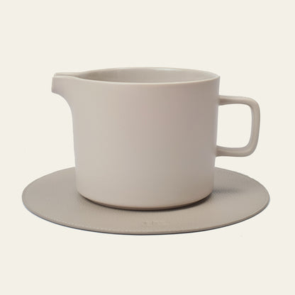 Kleines Platzset aus Leder, rund – kompakte Unterlage mit weicher Form – Ø 25 cm